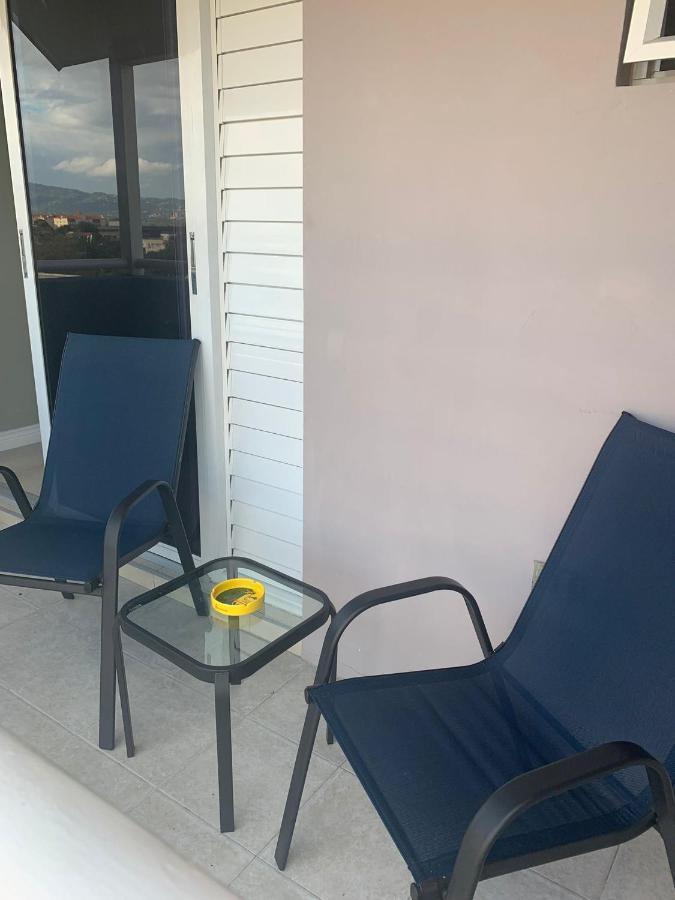 קינגסטון Odyssey On The 5Th - Exquisite Luxury Apt מראה חיצוני תמונה